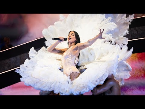 Dua Lipa Covers Kylie Minogue&#039;s Iconic Hit in Melbourne!